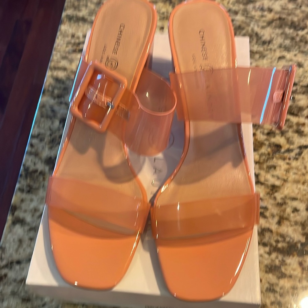 Chinese Laundry Yippy Apricot Vinyl 10 M